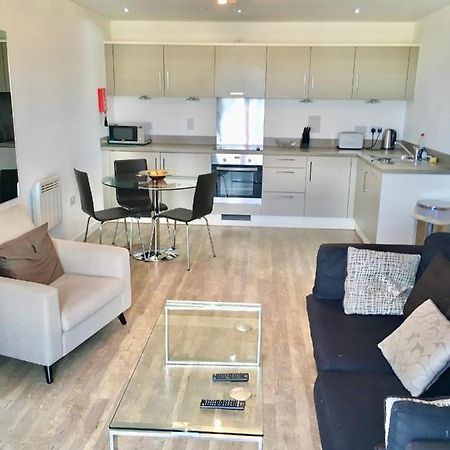 New Central Woking 1 And 2 Bedroom Apartments With Free Gym, Close To Train Station Екстер'єр фото