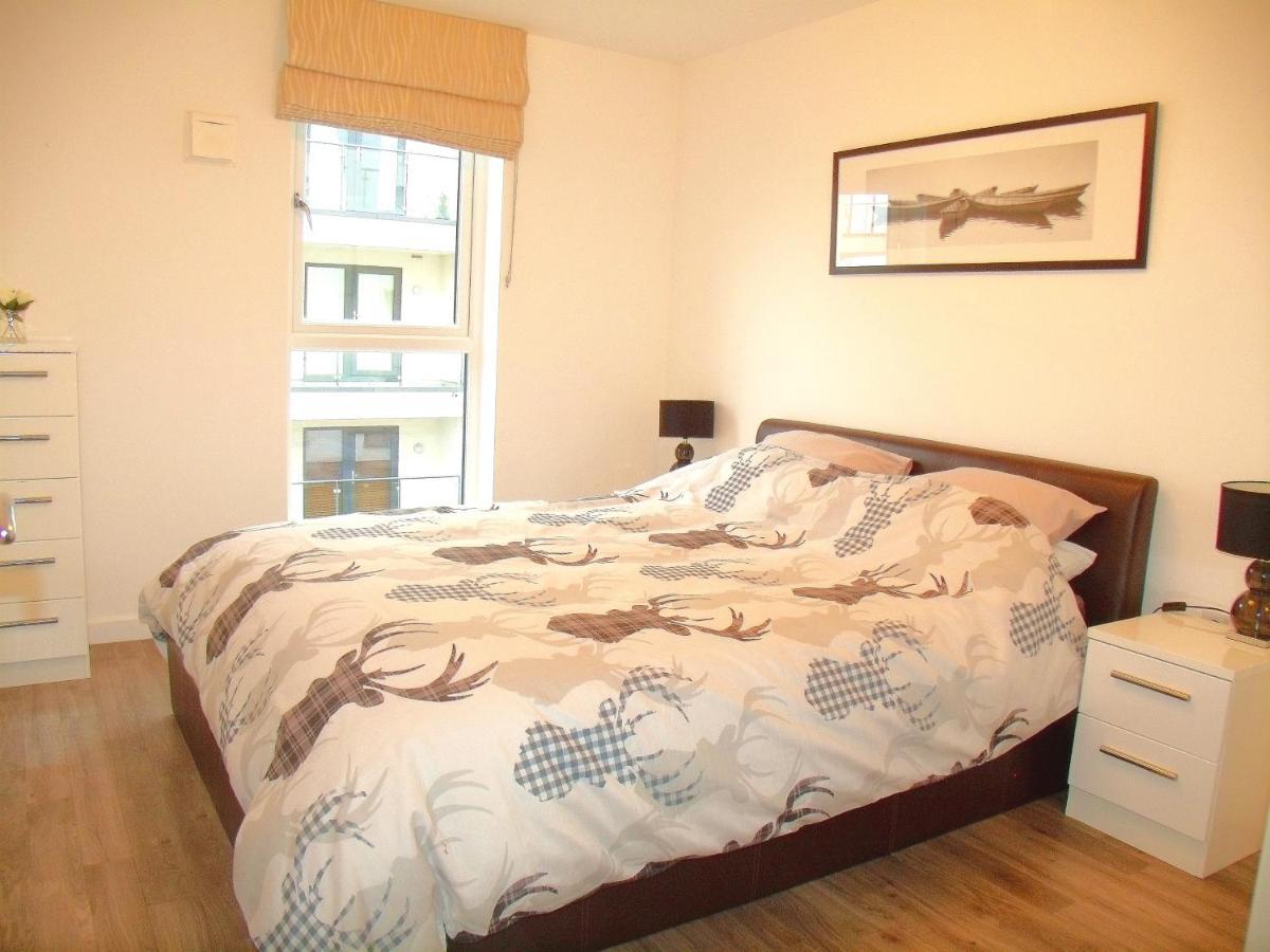 New Central Woking 1 And 2 Bedroom Apartments With Free Gym, Close To Train Station Екстер'єр фото