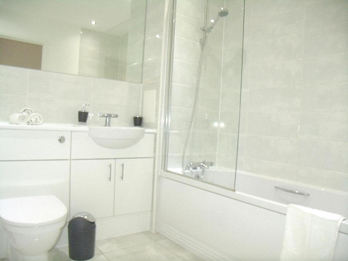 New Central Woking 1 And 2 Bedroom Apartments With Free Gym, Close To Train Station Екстер'єр фото