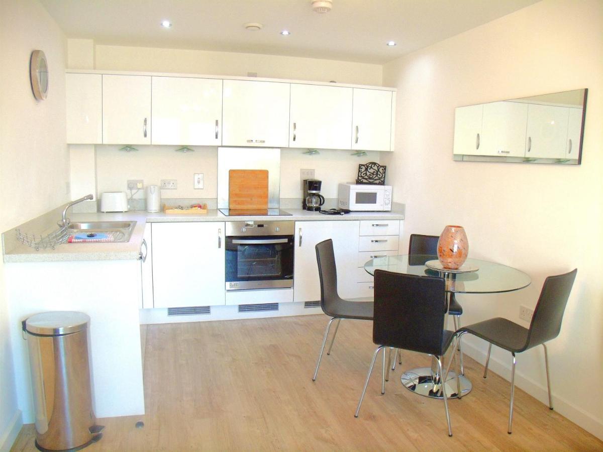 New Central Woking 1 And 2 Bedroom Apartments With Free Gym, Close To Train Station Екстер'єр фото