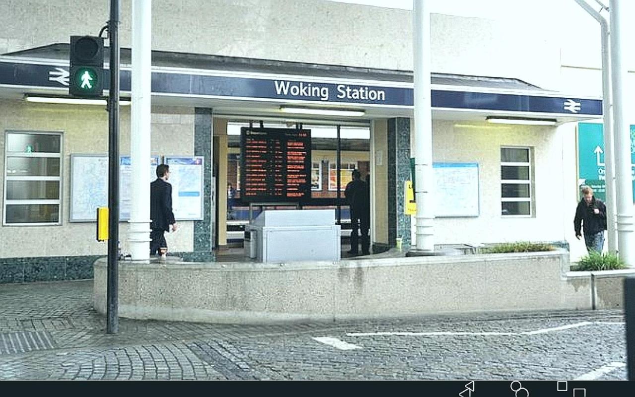 New Central Woking 1 And 2 Bedroom Apartments With Free Gym, Close To Train Station Екстер'єр фото
