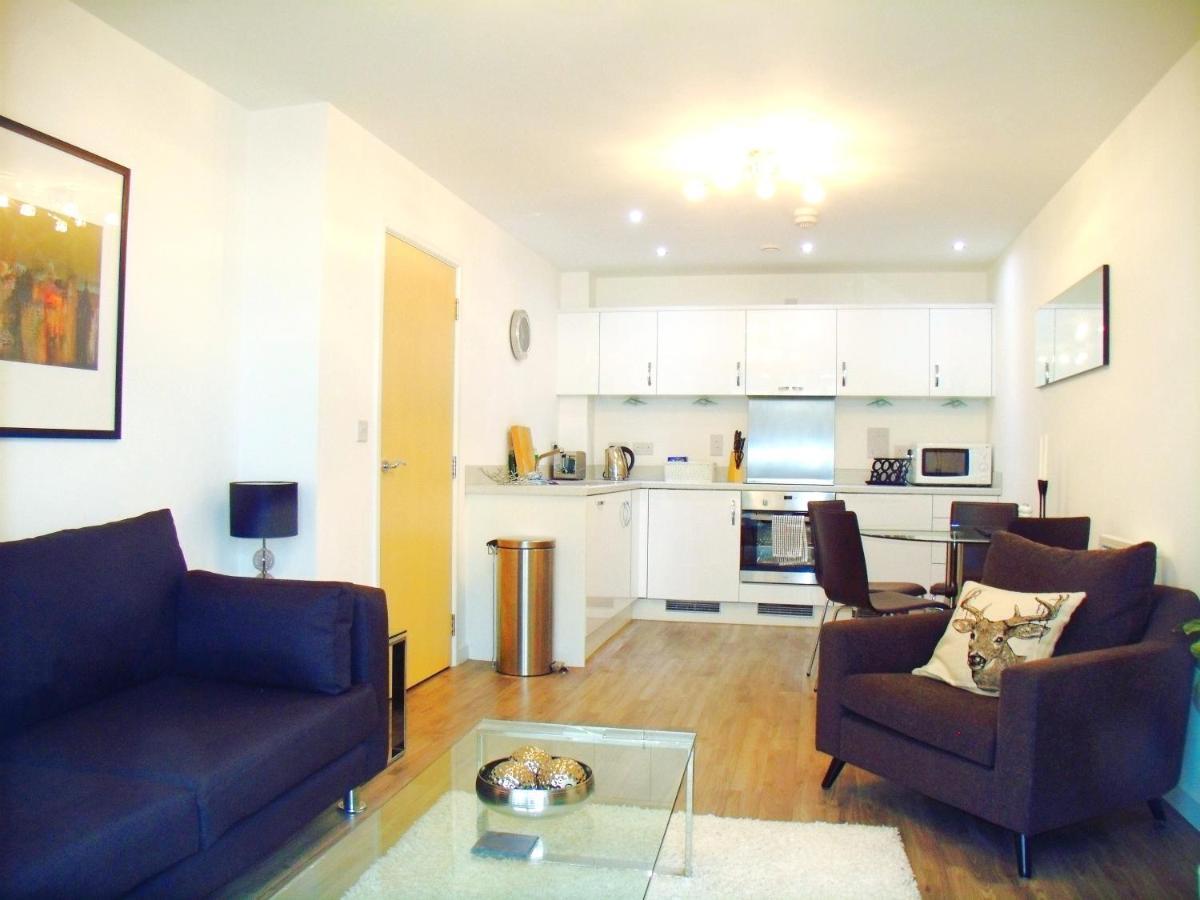 New Central Woking 1 And 2 Bedroom Apartments With Free Gym, Close To Train Station Екстер'єр фото