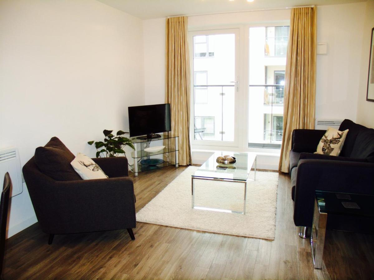 New Central Woking 1 And 2 Bedroom Apartments With Free Gym, Close To Train Station Екстер'єр фото