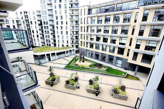New Central Woking 1 And 2 Bedroom Apartments With Free Gym, Close To Train Station Екстер'єр фото