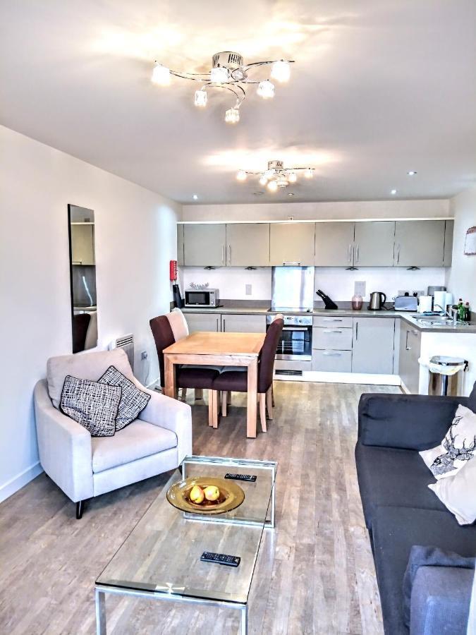 New Central Woking 1 And 2 Bedroom Apartments With Free Gym, Close To Train Station Екстер'єр фото