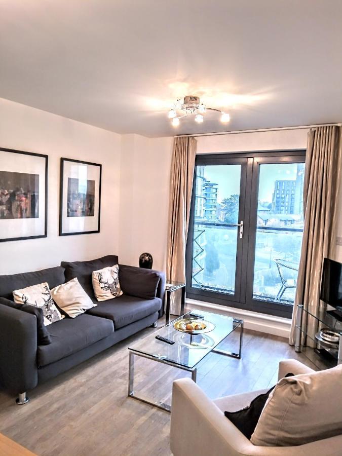 New Central Woking 1 And 2 Bedroom Apartments With Free Gym, Close To Train Station Екстер'єр фото