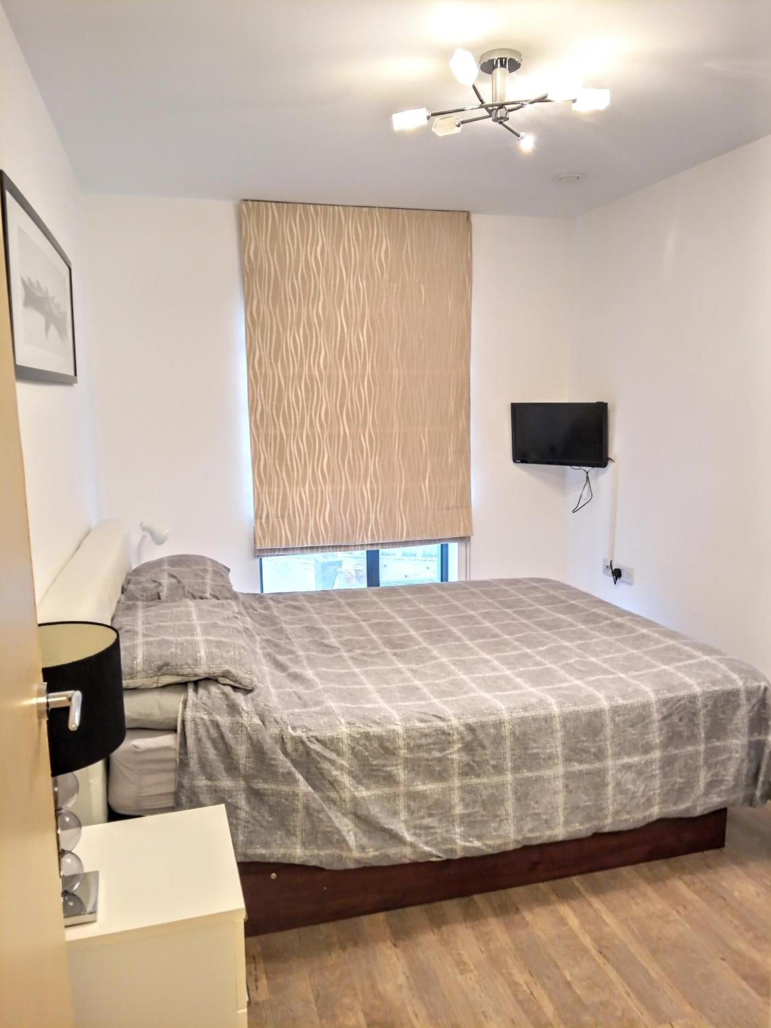 New Central Woking 1 And 2 Bedroom Apartments With Free Gym, Close To Train Station Екстер'єр фото