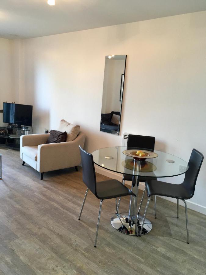 New Central Woking 1 And 2 Bedroom Apartments With Free Gym, Close To Train Station Екстер'єр фото