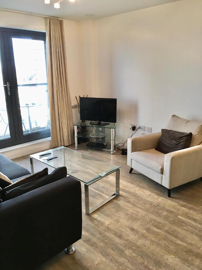 New Central Woking 1 And 2 Bedroom Apartments With Free Gym, Close To Train Station Екстер'єр фото