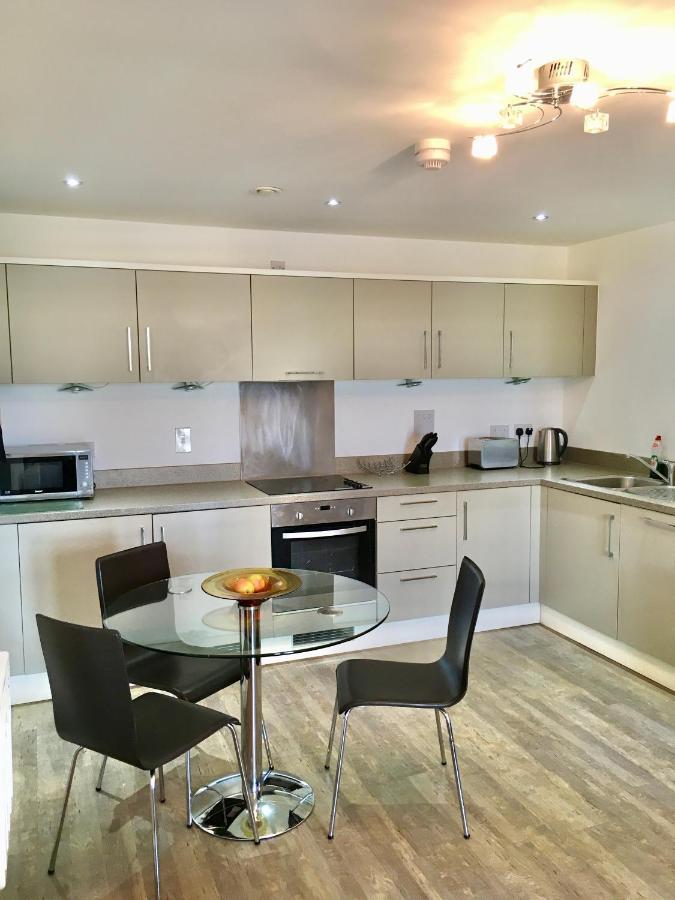New Central Woking 1 And 2 Bedroom Apartments With Free Gym, Close To Train Station Екстер'єр фото
