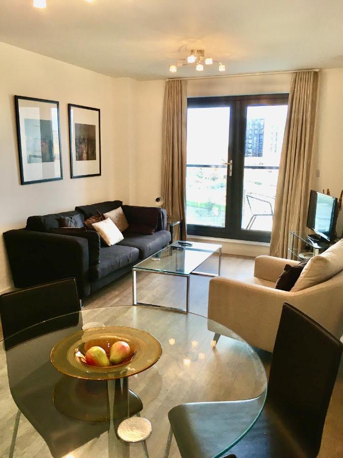New Central Woking 1 And 2 Bedroom Apartments With Free Gym, Close To Train Station Екстер'єр фото