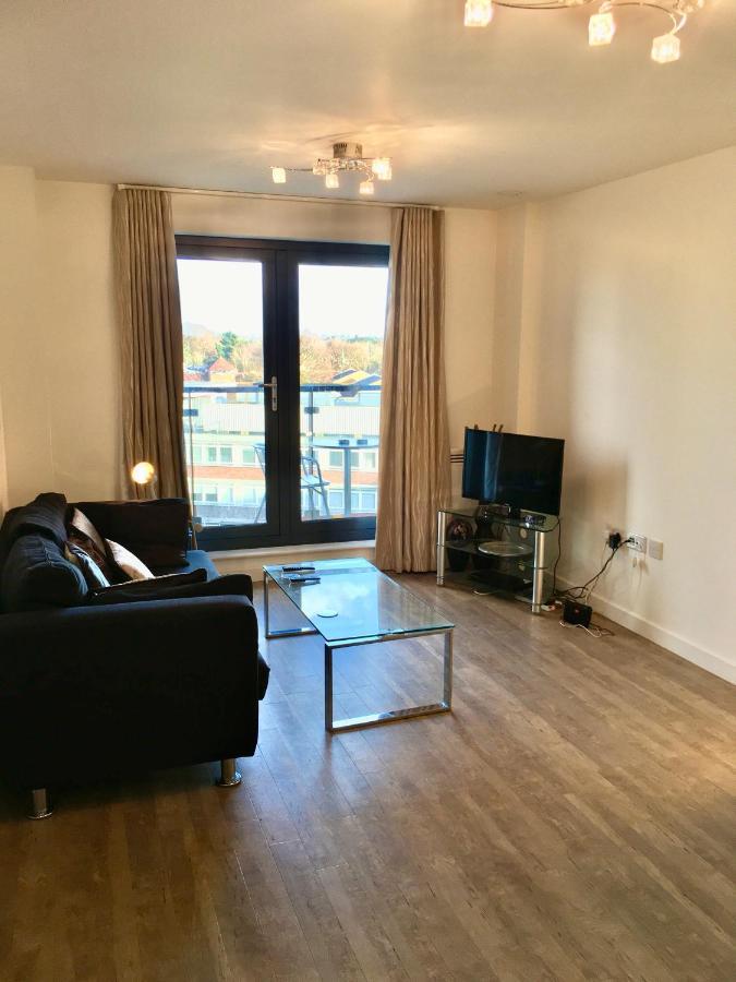 New Central Woking 1 And 2 Bedroom Apartments With Free Gym, Close To Train Station Екстер'єр фото
